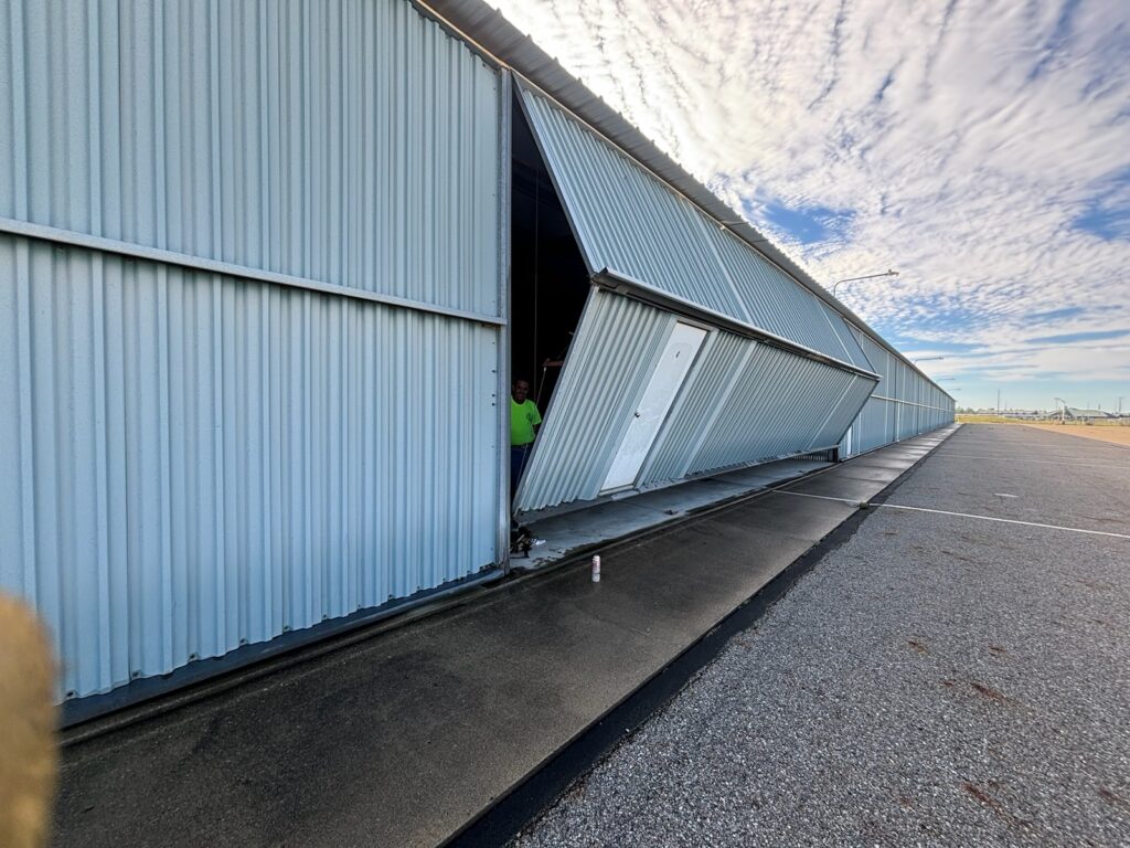 Bifold aircraft hangar door repair